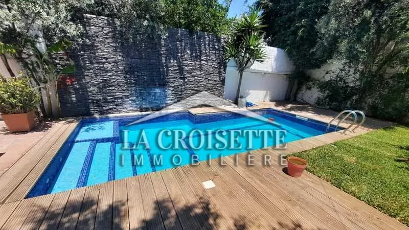 Villa di Lusso S+3 con Piscina a Soukra: Vivere con Eleganza