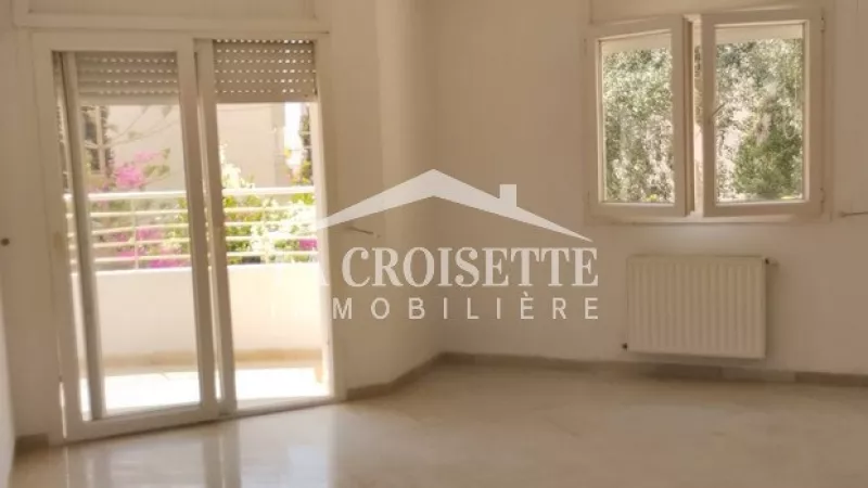 شقة S+3 فاخرة للكراء في عين زغوان – راحة وانعكاس مثالي لعائلتك