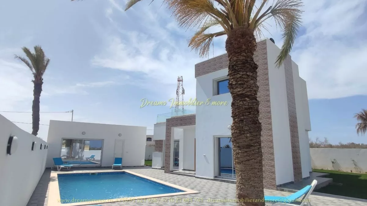 Villa di Lusso con Piscina Spaziosa e Interni Luminosi a Djerba