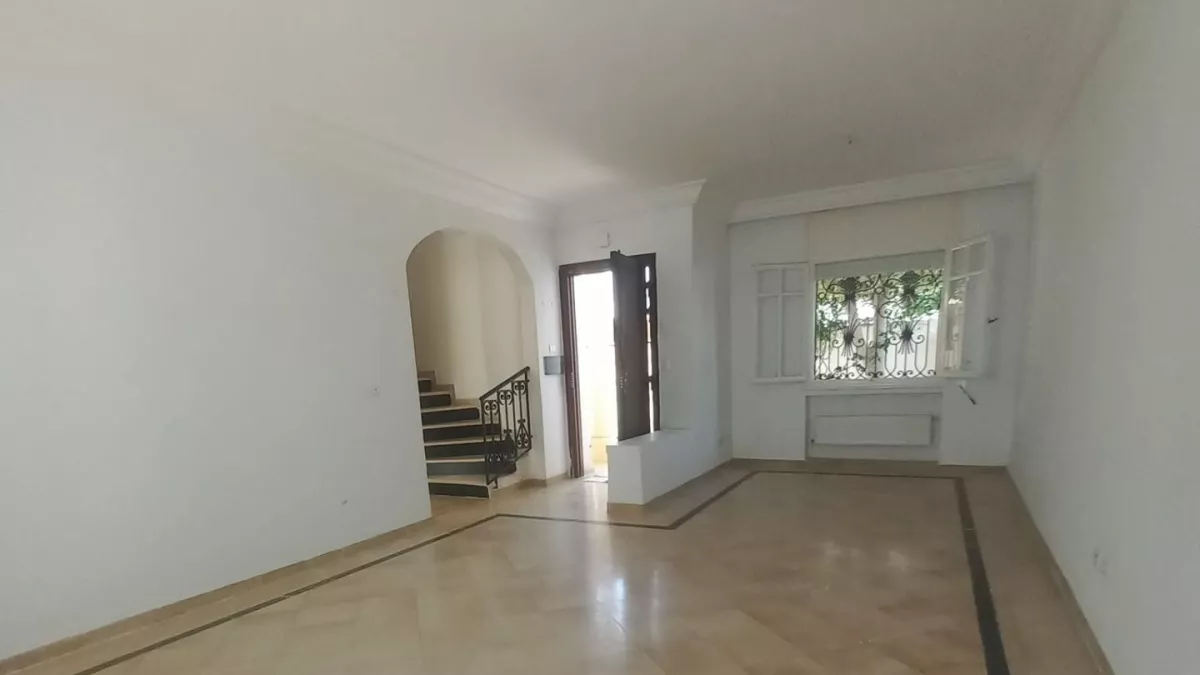 Duplex S+3 a Boumhel Bassatine: Un Rifugio di Comfort e Sicurezza