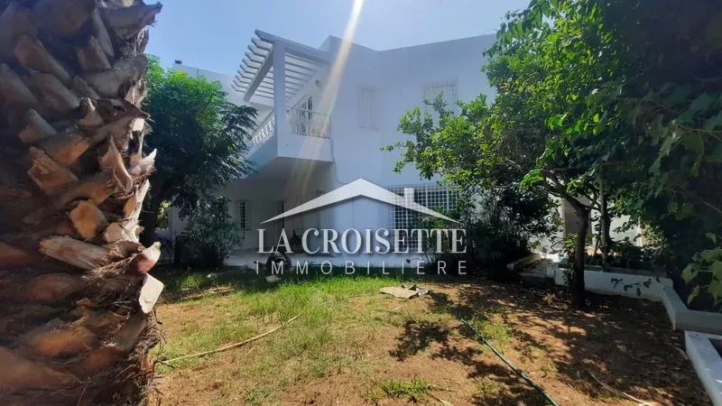 فيلا فاخرة S+4 في المرسى، تونس: ملاذ هادئ يجمع الراحة والرفاهية