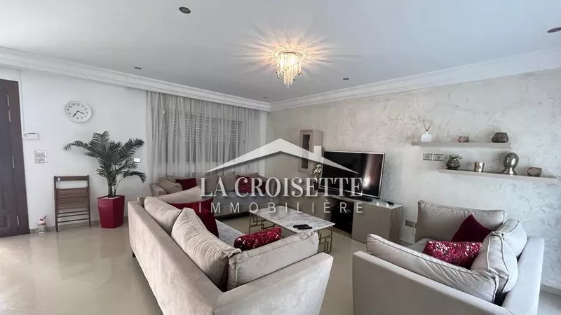 Villa di Lusso S+4 con Piscina a La Soukra: Un Rifugio Elegante