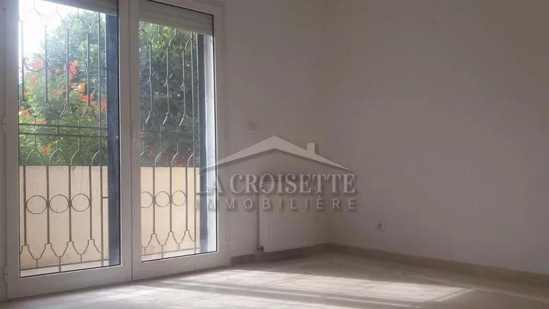 شقة واسعة على الطابق الأرضي مع حديقة في عين زغوان الشمالي