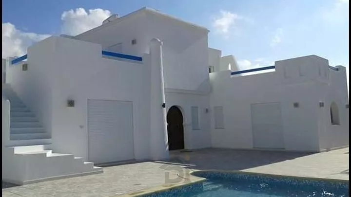 فيلا فاخرة مع مسبح في المنطقة الحضرية