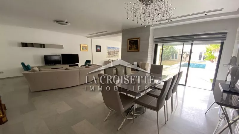 Luxus-Villa mit Pool in La Soukra: Ein Refugium der Ruhe und Eleganz