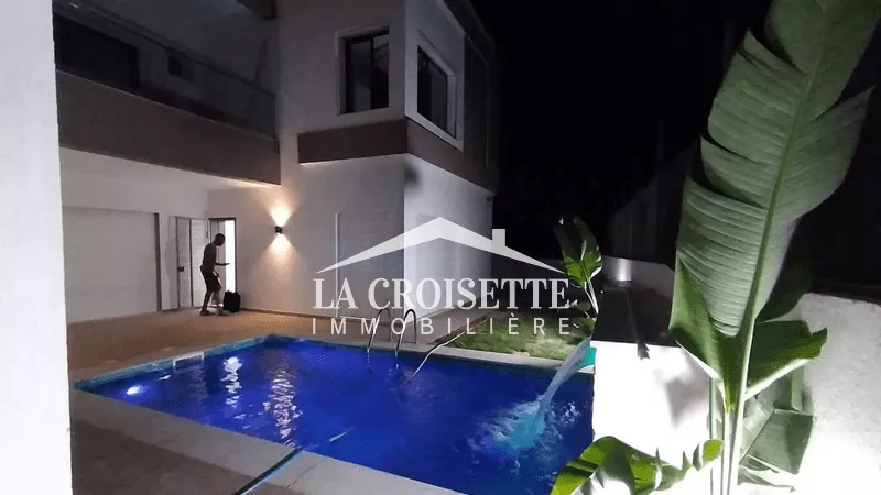 Villa S+6 con Piscina a La Soukra: Una Realtà che Attendere