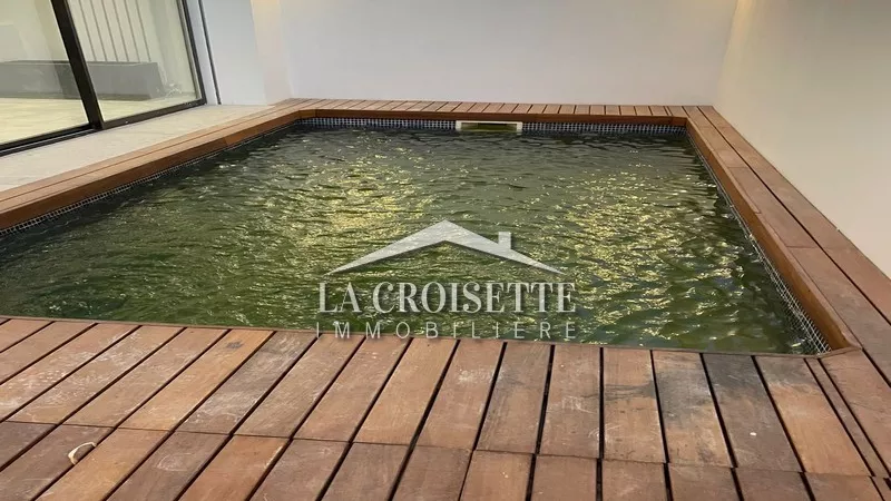 Luxus-Triplex mit Pool in Gammarth: Ein Außergewöhnlicher Wohnraum