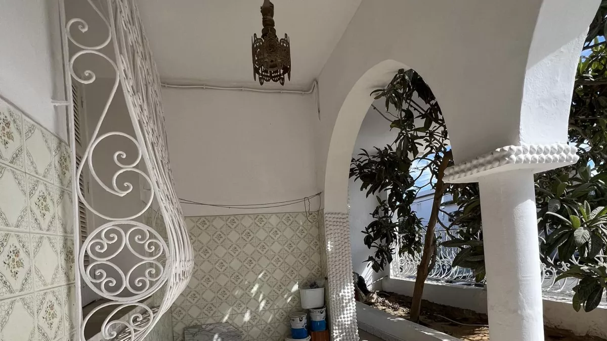 شقة واسعة على الأرضية الأرضية للبيع في سيتي جلا، بنزرت: بيت 梦ك ينتظرك!