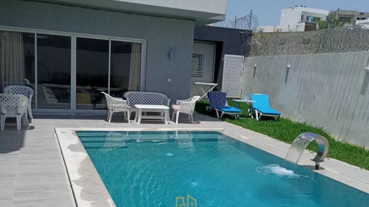 فيلا دوبلكس فاخرة مع مسبح في حمامات الشمال… فرصة عمر لا تُعوَّض