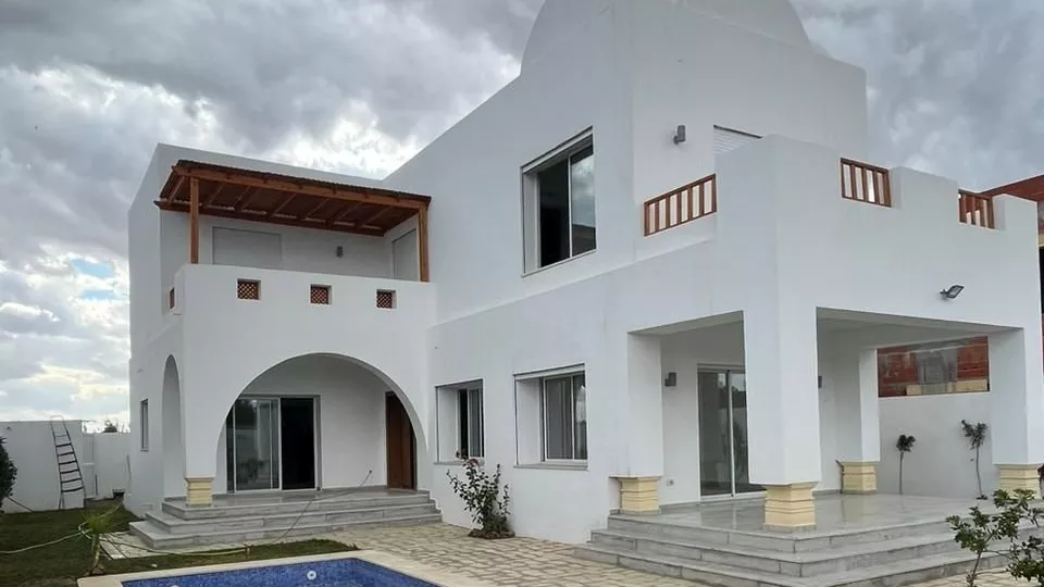 Villa Duplex di Lusso con Piscina a Hammamet Sud: Un Sogno che si Avvera
