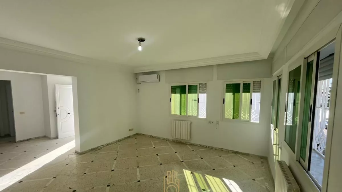 Annual Rental: Spacious S+4 Floor Villa in Cité Ennacim (Mora), Nabeul