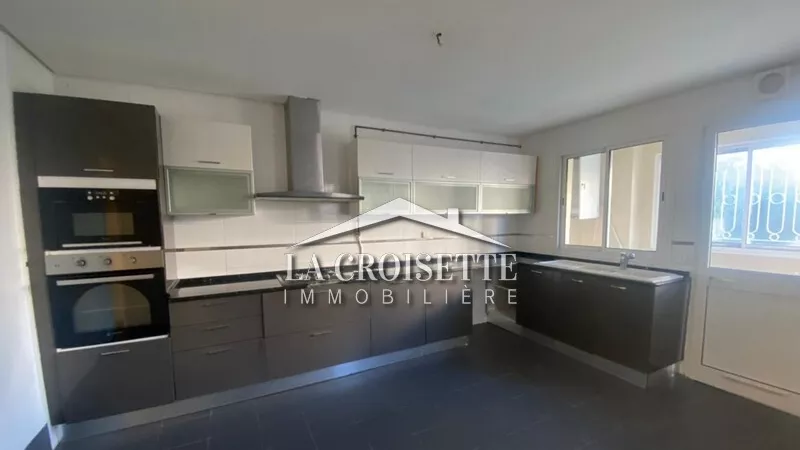 Ampio Duplex con Giardino e Piscina ad Ariana