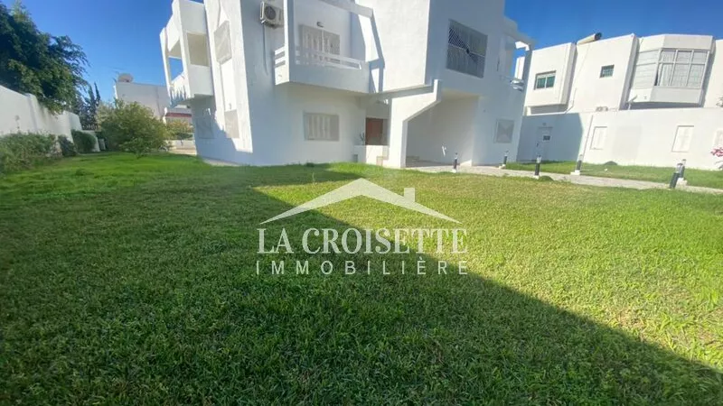 Luxus-Villa mit Pool in La Soukra: Ein Paradies der Luxus und des Komforts