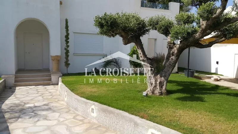 فيلا فاخرة مع حمام سباحة في جمارث: ملاذ من الراحة والأناقة