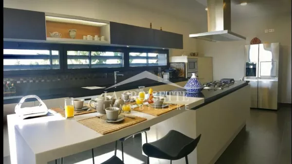 بنتهاوس فاخر S+5 مع تراس وحمام سباحة في لا سوكره