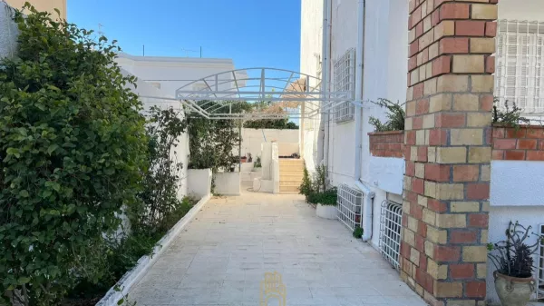 Luxury Villa S+5 with Basement in Cité Ennacim (Mora), Nabeul - A Paradise at Your Fingertips