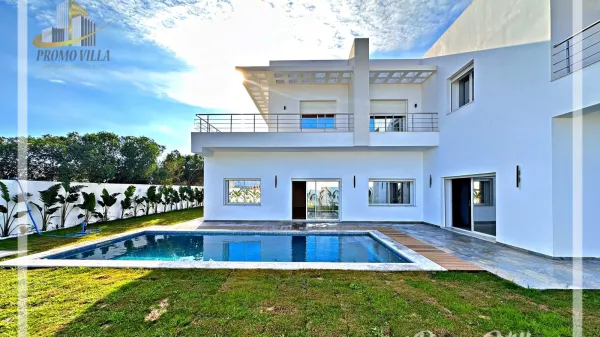 فيلا فاخرة للبيع في الحمامات