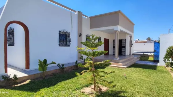 Luxury Villa with Bright Pool in Djerba Midoun