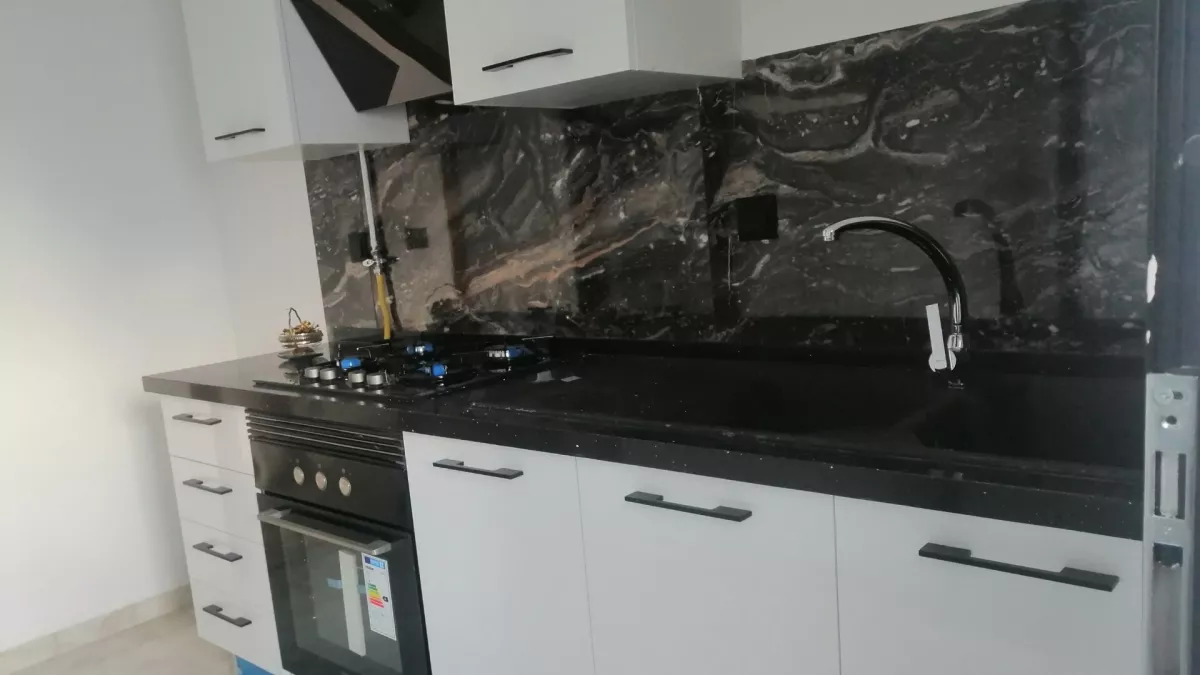 شقة عصرية للكراء في تونس مع مواقف سيارات