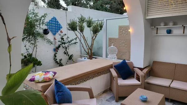 شقة فاخرة مع حديقة ومسبح وإطلالة على البحر في الحمامات