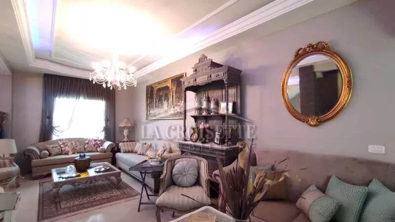 Villa di Lusso S+5 con Piscina a La Soukra: Un Rifugio di Eleganza e Comfort