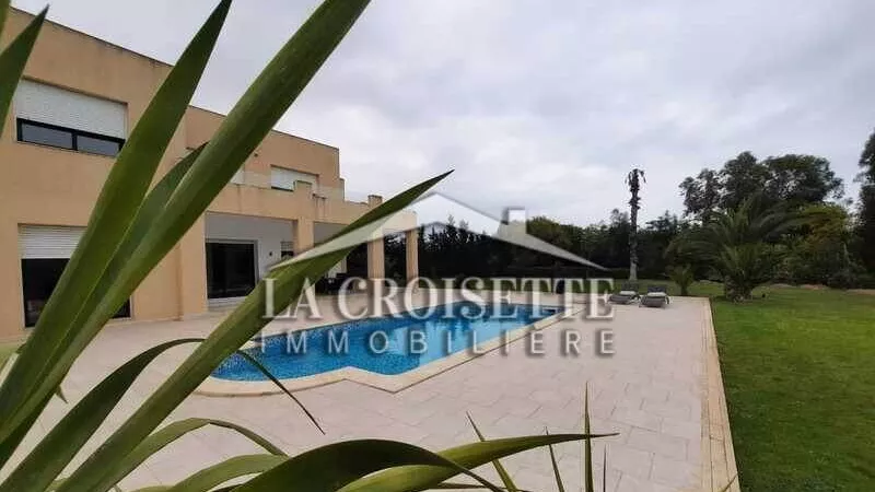 فيلا فاخرة للكراء في غمرة: جنة من السلام والفخامة