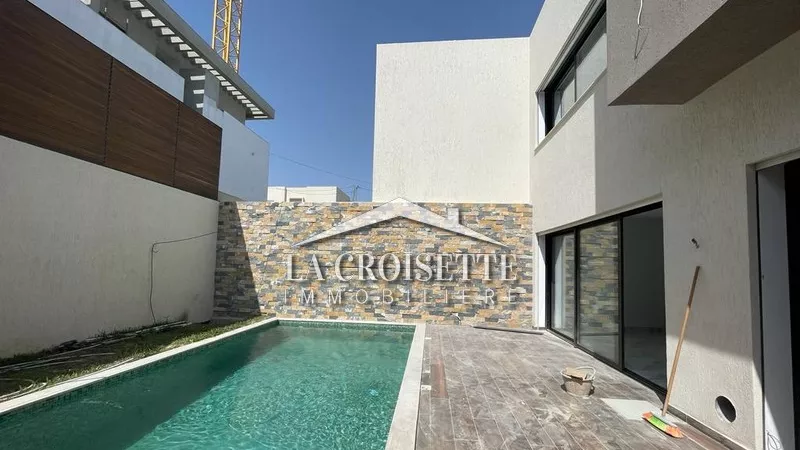 فيلا فاخرة S+4 مع مسبح في السوكرة، أريانة: ملاذ هادئ للرفاهية والسكينة