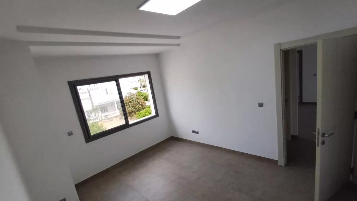 Your Ideal Workspace: 3-Room Office for Rent in Ariana