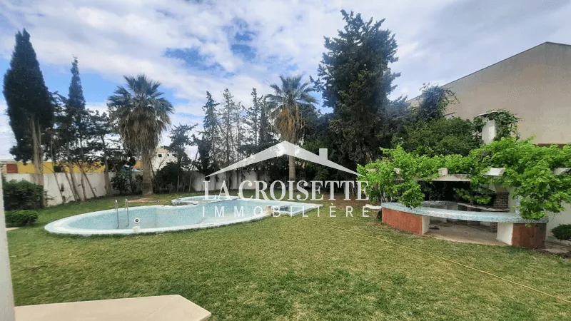 Luxus-Villa S+4 mit Pool in La Soukra: Ein Traum, der wahr wird