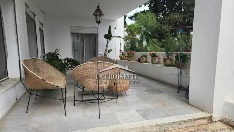 فيلا فاخرة S+4 مع مسبح في قمرت: ملاذ من الهدوء والأناقة