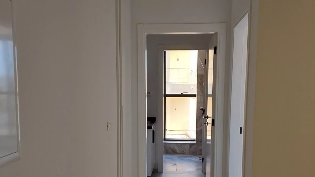 مكتب استثنائي من طابقين للكراء في المنزه 5: مساحة عمل مثالية