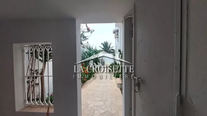 فيلا فاخرة مع مسبح في جمّارث: ملاذ من الفخامة والاسترخاء