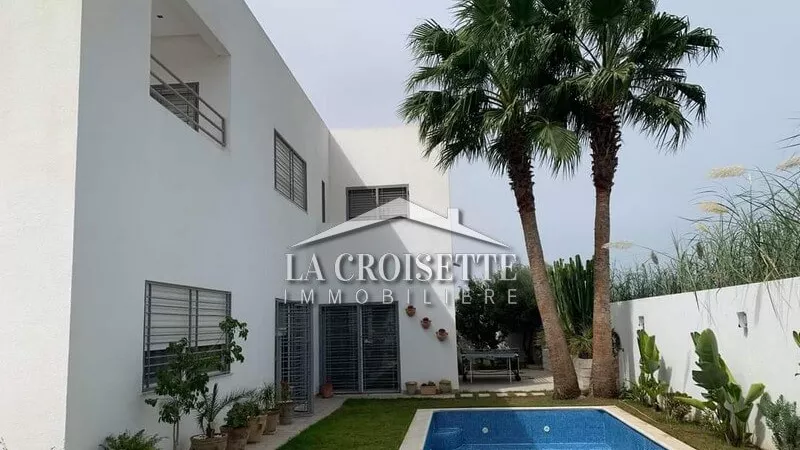 فيلا فاخرة مع مسبح في لا سوكرا، غمرة: ملاذ من الراحة والأناقة