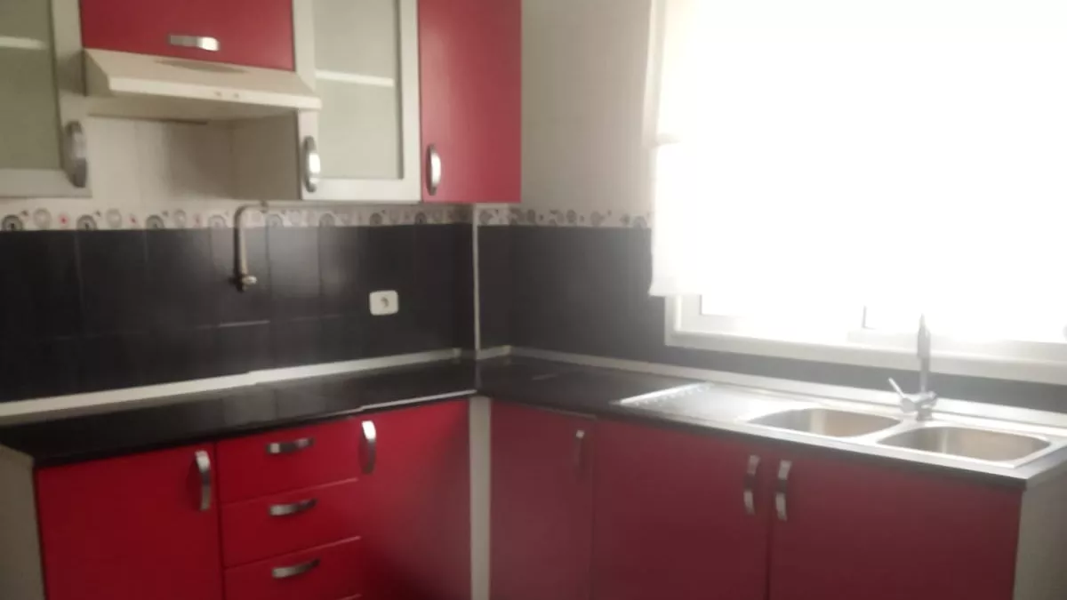 شقة S+3 مريحة للكراء في المرسى – قرب جميع الخدمات