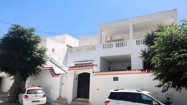 Spacious S+5 Villa Apartment with Terrace in Mégrine Coteaux