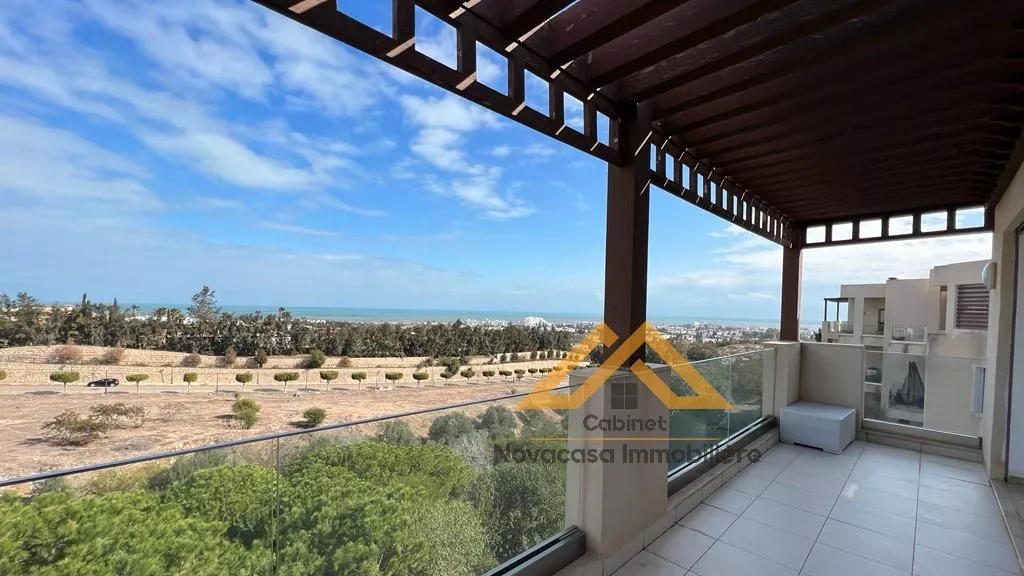 Appartamento S+4 di Lusso nella Baia degli Angeli: Un vero Rifugio