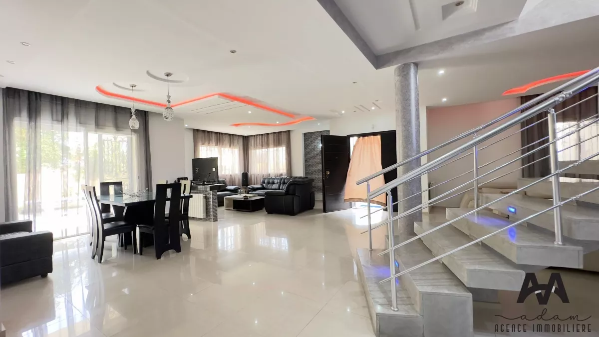 شقة دوبلكس فسيحة للإيجار في ليدو، نابل: مثالية للعائلات