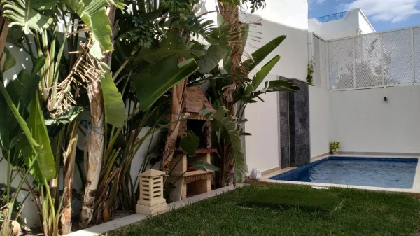 فيلا فاخرة للبيع في حمامات الشمال