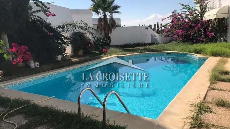 Villa di Lusso S+5 con Piscina a Gammarth - Un Rifugio di Lusso e Comfort