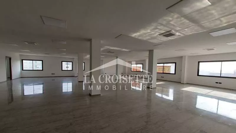 مكتب مفتوح واسع في لا سوقرة - MBL0453