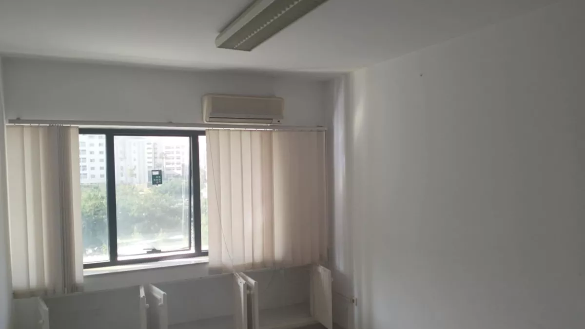 Spazio Ufficio in Vendita a Montplaisir