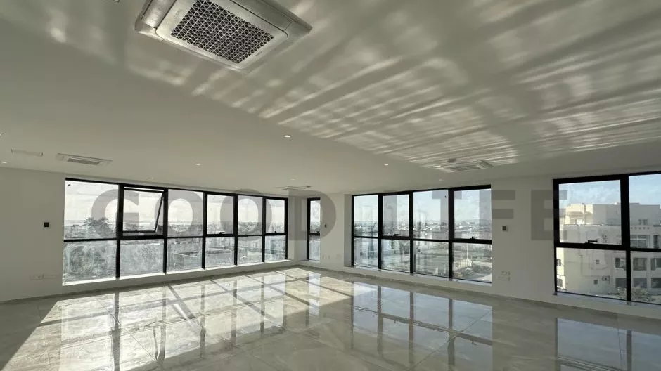 مساحة مفتوحة فاخرة مع إطلالة على البحيرة في لاك 2: مكان العمل المثالي