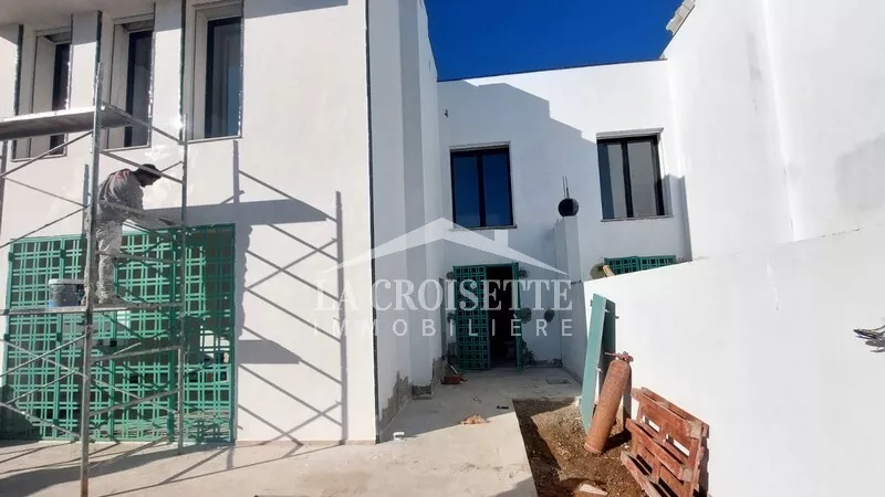 Villa di Lusso in Affitto ad Ain Zaghouan, Tunisi - ZVL1636
