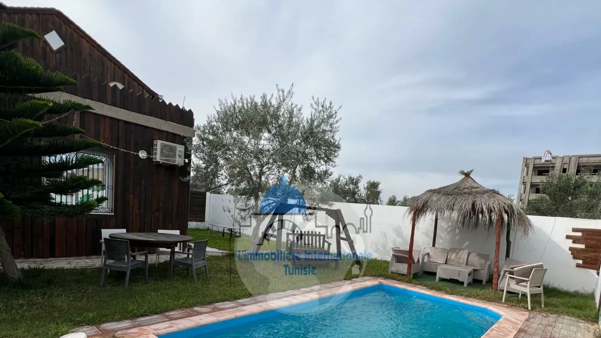 Villa di Lusso con Piscina a Kantaoui: Un Rifugio Pacifico a Sousse