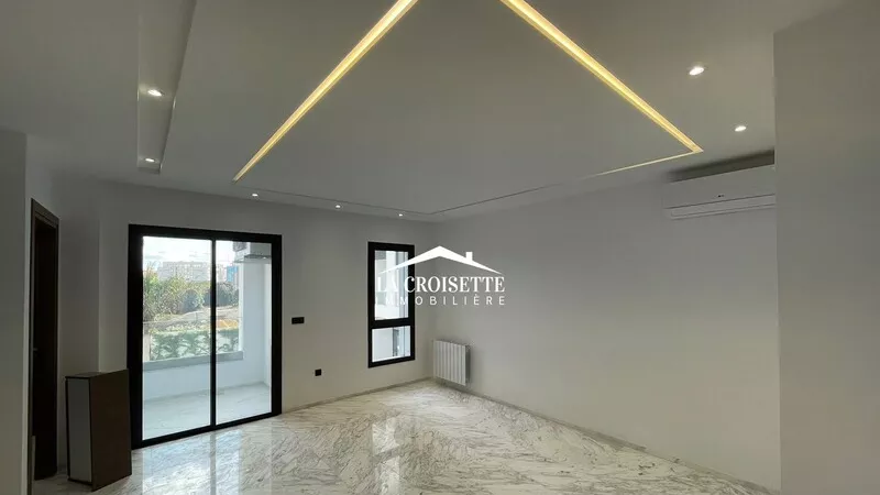 شقة S+1 مؤثّثة للإيجار في أحياء قرطاج – 2000 دينار شهرياً