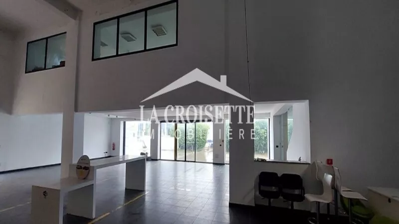 مكتب فاخر للكراء في لاك 3 – 850 م² بمدخل خاص | ZBL0467