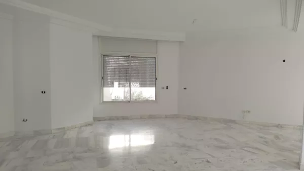 Villa di Lusso in Ennasr 1 - Un'Opportunità Eccezionale!