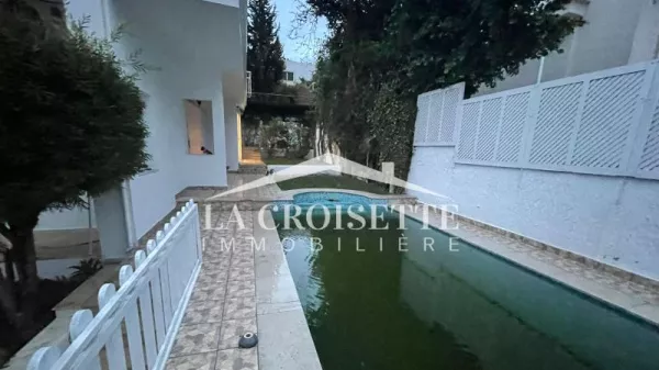 Villa di Lusso con Piscina a Gammarth, La Marsa - MVL0256