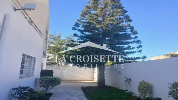 Villa di Lusso S+6 con Due Spazi Commerciali in Vendita a Bhar Lazrek, La Marsa - Tunisi