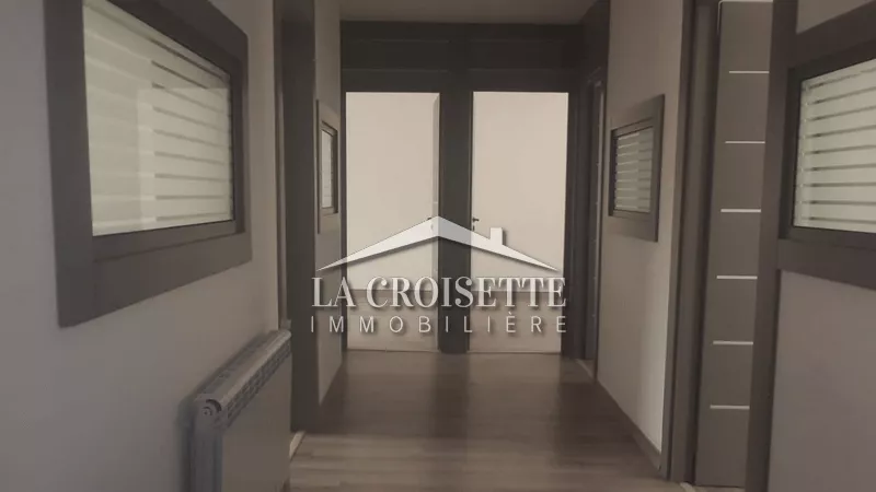 Ufficio in Affitto a Berges du Lac 1 - MBL0331